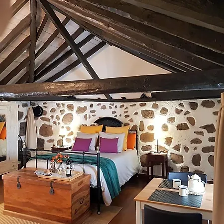 Elescondite Lodge *