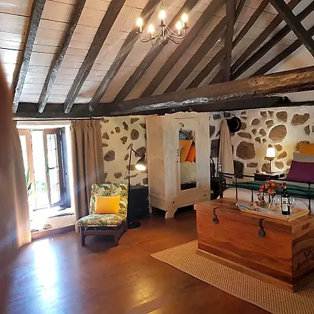Elescondite Lodge