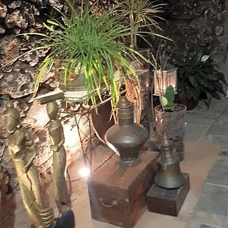 Elescondite Lodge